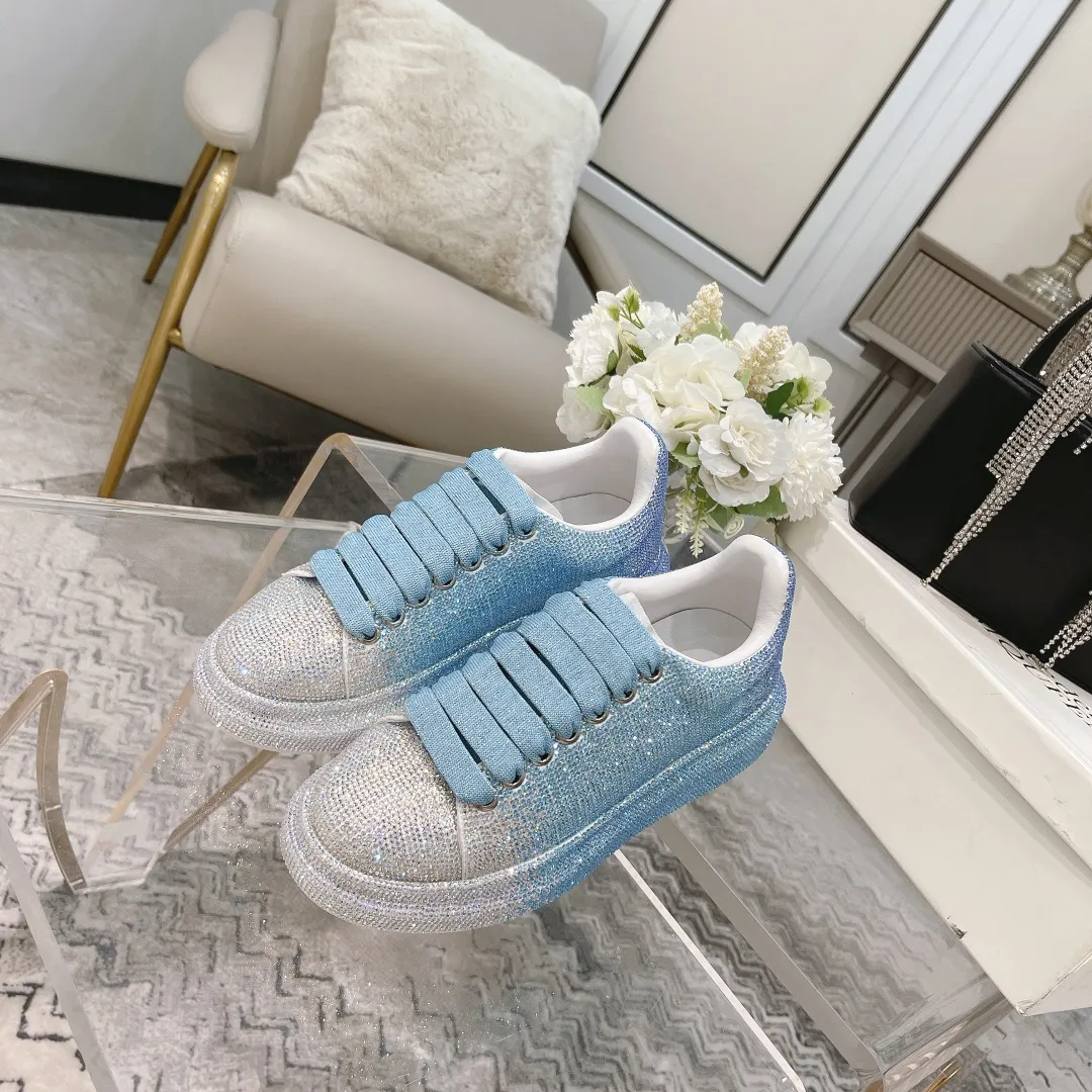 👟👟Ex-factory price 560👟👟 Men's size +10 2025SS McQueen crystal inlaid large and small diamond casual shoes counter original 1:1 production Fabric: imported silk velvet + imported Czech diamonds Lining: sheepskin lining Code number: 35-41 Male 39/44